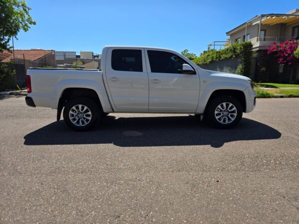 Volkswagen Amarok 3.0 TDI 4x4 AT Comfortline V6 258cv - Imagen 4