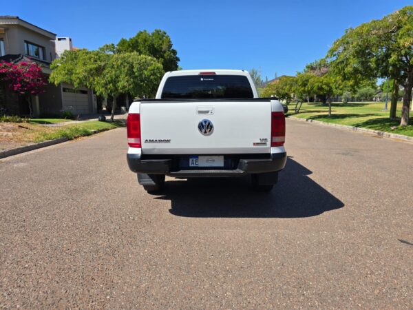 Volkswagen Amarok 3.0 TDI 4x4 AT Comfortline V6 258cv - Imagen 6