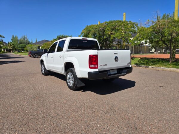 Volkswagen Amarok 3.0 TDI 4x4 AT Comfortline V6 258cv - Imagen 11